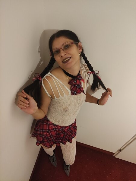 Escorta noua in Rin Grand Hotel, sector 4 doar whatsapp,